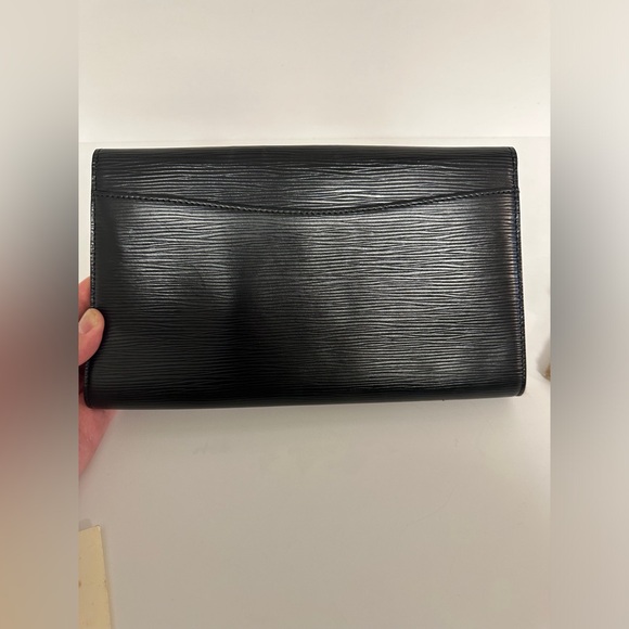 BEAUTIFUL! Vintage Louis Vuitton Epi Leather Clutch, Wallet and Dust bag Bundle! - Picture 2 of 11